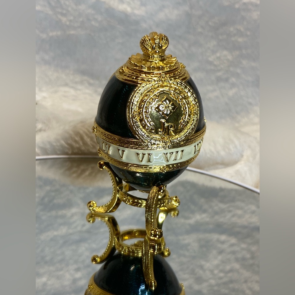 Vintage Joan Rivers Imperial Treasures The Time Piece Enamel Egg Built in Clock - Picture 5 of 8